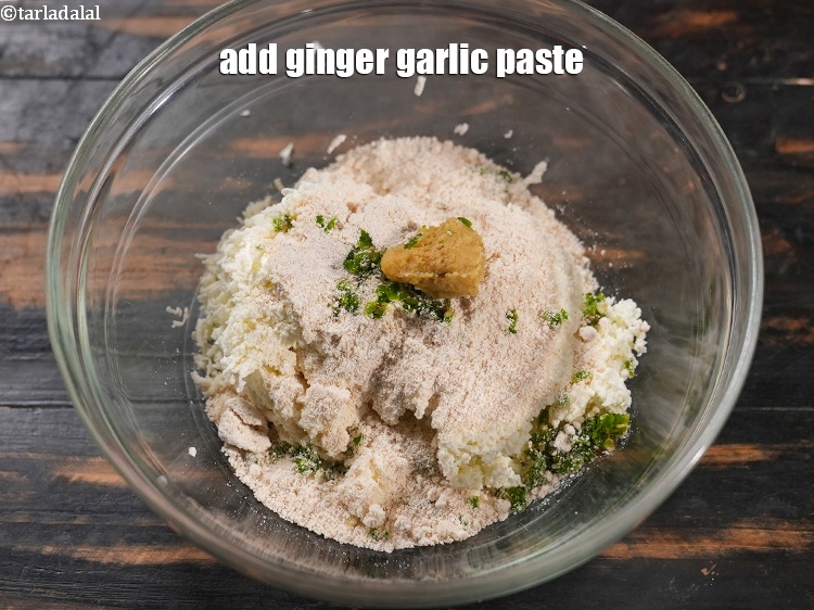 Step 6 – Add 1 tsp ginger garlic paste.