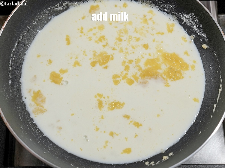 स्टेप 12 – धरे-धीरे १/२ कप&nbsp;<a href=""https://www.tarladalal.com/glossary-milk-doodh-full-cream-milk-hindi-514i"">दूध</a> डालें।