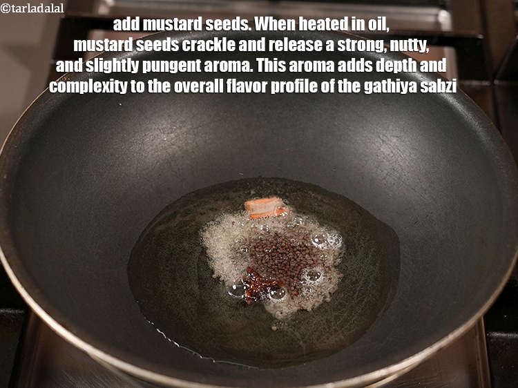 स्टेप 6 – १ टी-स्पून&nbsp;<a href=""https://www.tarladalal.com/glossary-mustard-seeds-sarson-rai-sarson-ke-beej-hindi-525i"">राई</a>&nbsp;डालें&nbsp;। तेल में गरम होने पर सरसों के …