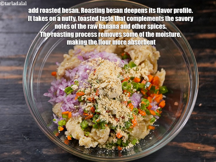 स्टेप 6 – १ टेबल-स्पून&nbsp;भुना हुआ&nbsp;<a href=""https://www.tarladalal.com/glossary-besan-chana-dal-flour-bengal-gram-flour-hindi-952i"">बेसन</a>&nbsp;डालें। बेसन को भूनने से उसका स्वाद …