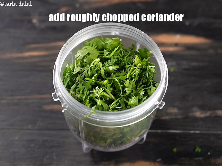 स्टेप 6 – १/२ कप&nbsp;कटा&nbsp;<a href=""https://www.tarladalal.com/glossary-chopped-coriander-hindi-783i"">हुआ हरा धनिया</a>&nbsp;<span style=""font-size:11pt""><span style=""font-family:Calibri,sans-serif""><span style=""background-color:white""><span style=""font-family:&quot;Nirmala UI&quot;,sans-serif""><span …