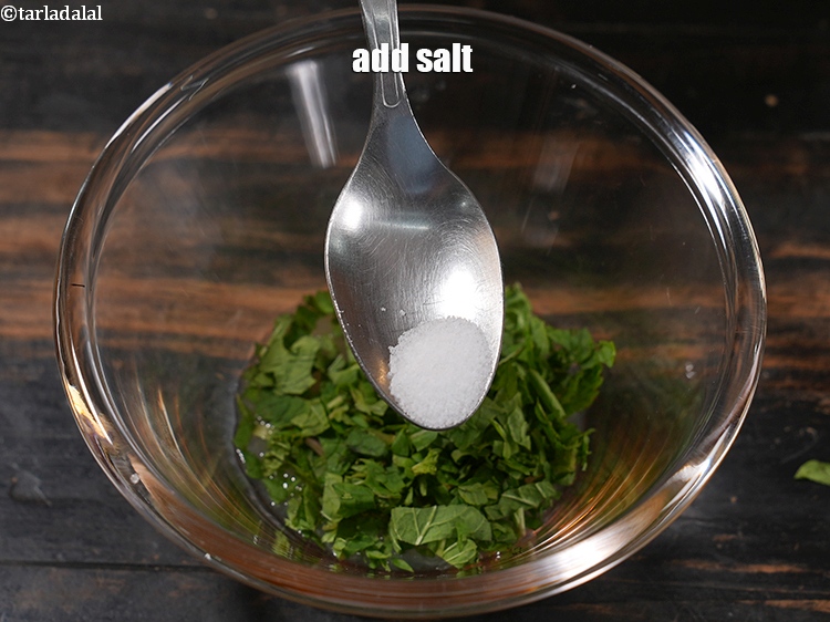 स्टेप 10 – नमक डालें।