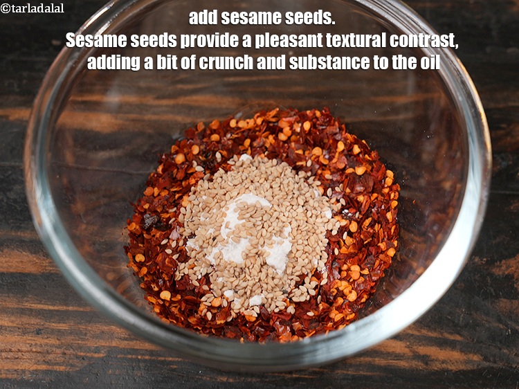 स्टेप 6 – १ टी-स्पून&nbsp;<a href=""https://www.tarladalal.com/glossary-sesame-seeds-til-gingelly-seeds-hindi-612i"">तिल</a>&nbsp;डालें। तिल के बीज एक सुखद बनावट प्रदान …