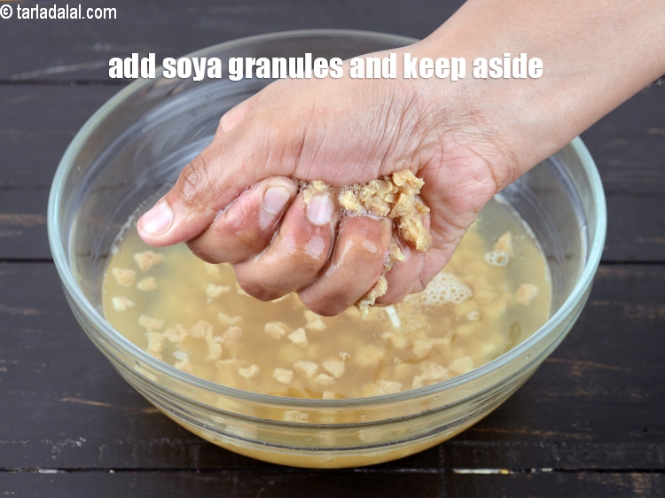 Step 8 – <meta charset="UTF-8" /> Squeeze out the water from the soya granules and keep aside.&nbsp;