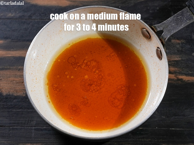 स्टेप 6 – गुड़ के पूरी तरह पिघलने तक मध्यम आंच पर 3 …