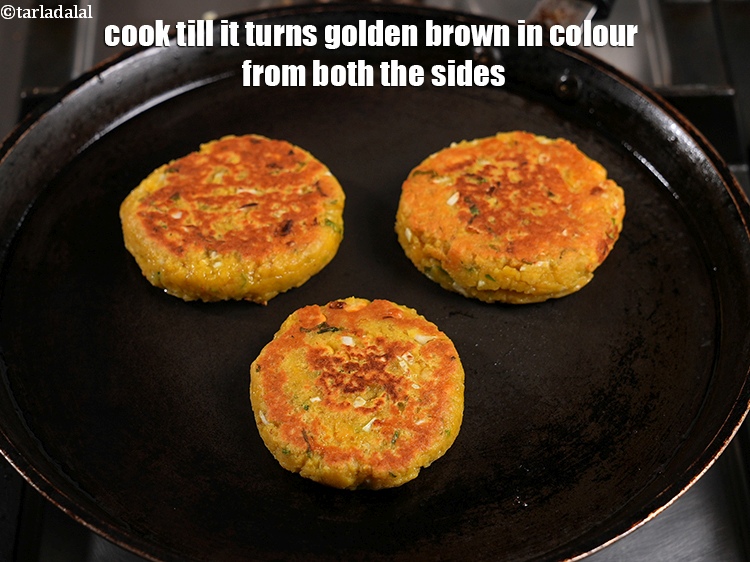 स्टेप 22 – तब तक पकाएं जब तक यह दोनों तरफ से सुनहरे …