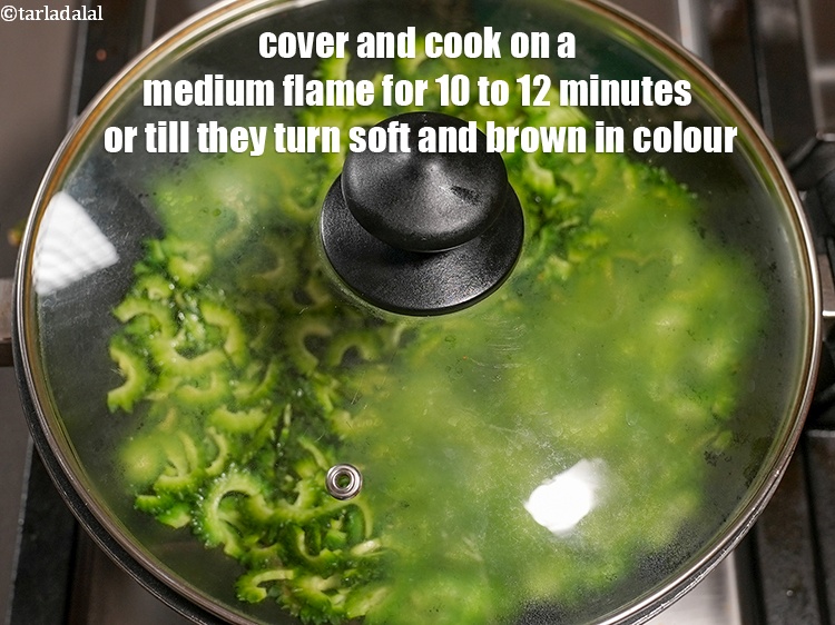 स्टेप 7 – ढककर मध्यम आंच पर 10 से 12 मिनट तक या …