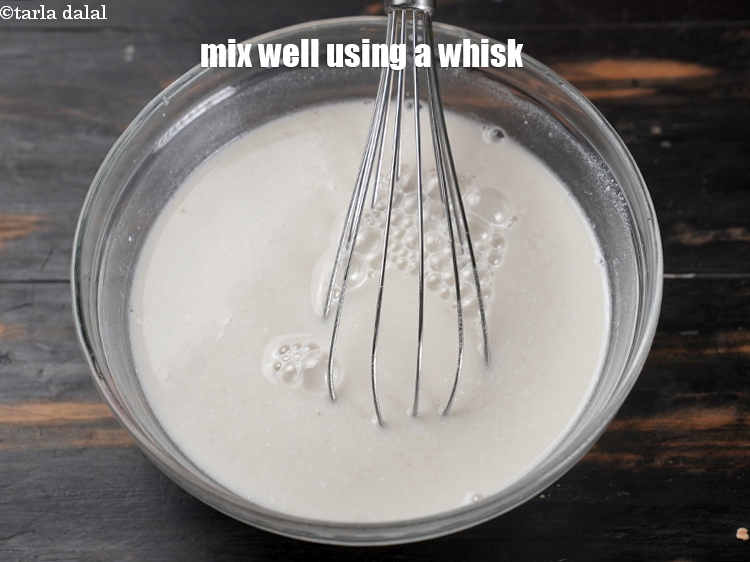 स्टेप 6 – व्हिस्क की सहायता से अच्छी तरह मिला लें।&nbsp;एक तरफ रख …