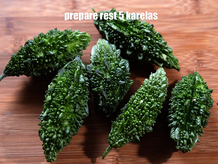 स्टेप 6 – बाकी 5 करेले भी तैयार कर लें।