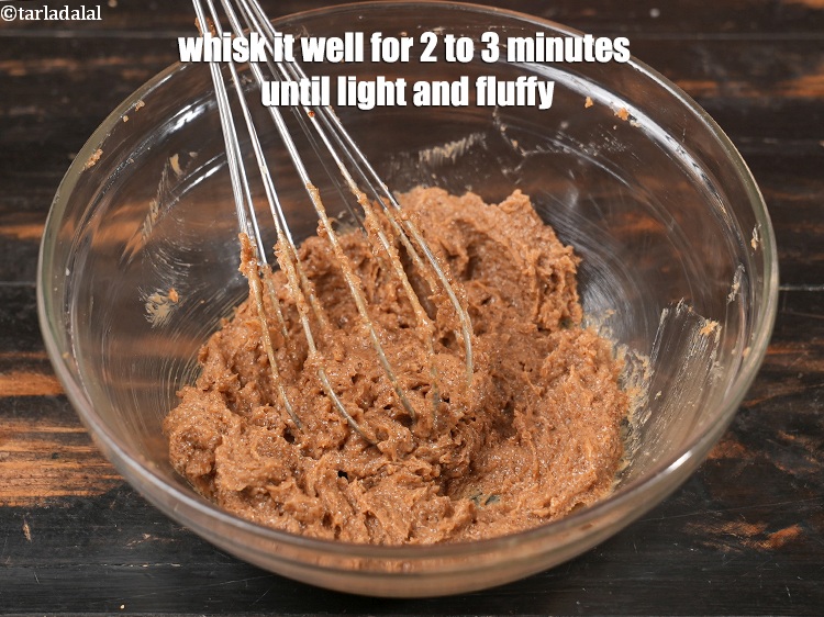 स्टेप 6 – इसे 2 से 3 मिनट तक अच्छी तरह से फेंटें …