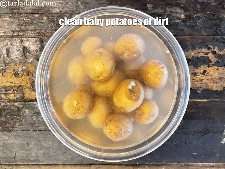 Step 4 – <meta charset="UTF-8" />Wash the baby potatoes in water.&nbsp;<br /> &nbsp;
