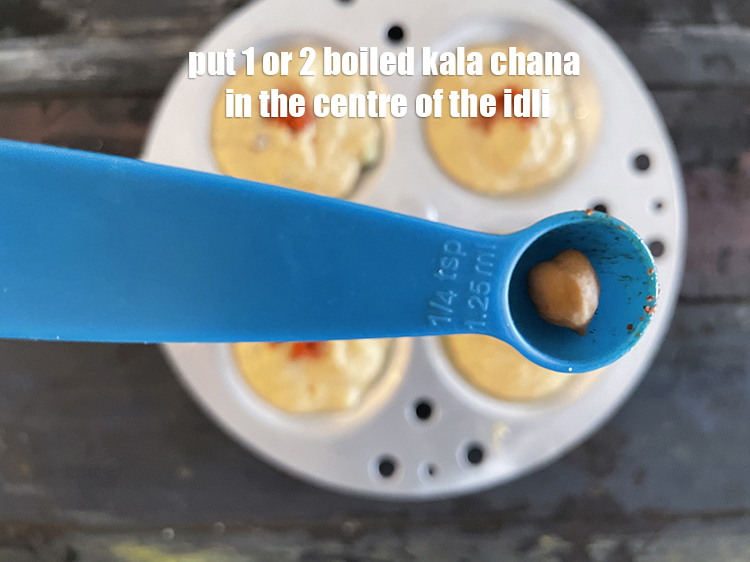 Step 43 – Put 1 to 2&nbsp;<meta charset="UTF-8" />&nbsp;<a href="glossary-boiled-kala-chana-1433i">boiled kala chana (brown chick peas)</a>&nbsp;in the centre (optional …