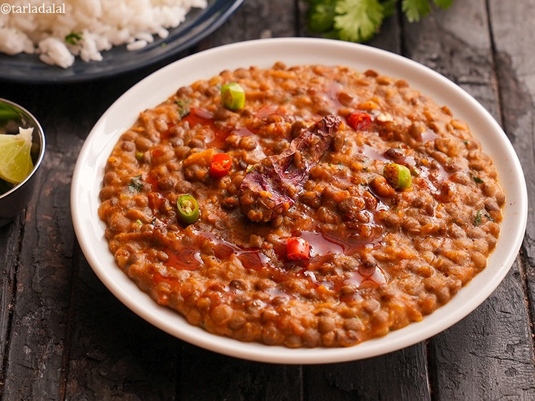 Step 48 – <strong>Kolhapuri style akkha masoor</strong> is best served with steamed rice or&nbsp;tandoori roti.