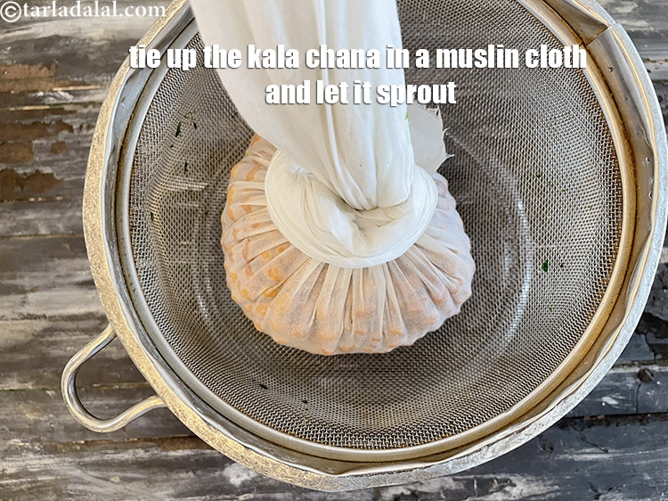 Step 8 – Tie up the muslin cloth and let the kala chana sprout for 24 hours.
