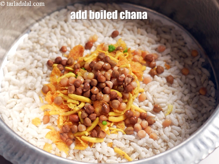 Step 7 – Add 2 tbsp boiled chana.