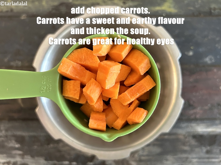 स्टेप 30 – १/२ कप&nbsp;<a href=""https://www.tarladalal.com/glossary-chopped-carrot-hindi-798i"">कटा हुआ गाजर</a>&nbsp;डालें।&nbsp;<a href=""https://www.tarladalal.com/recipes-using-carrot-in-hindi-253"">गाजर</a>&nbsp;में पोषक तत्व बीटा कैरोटीन …