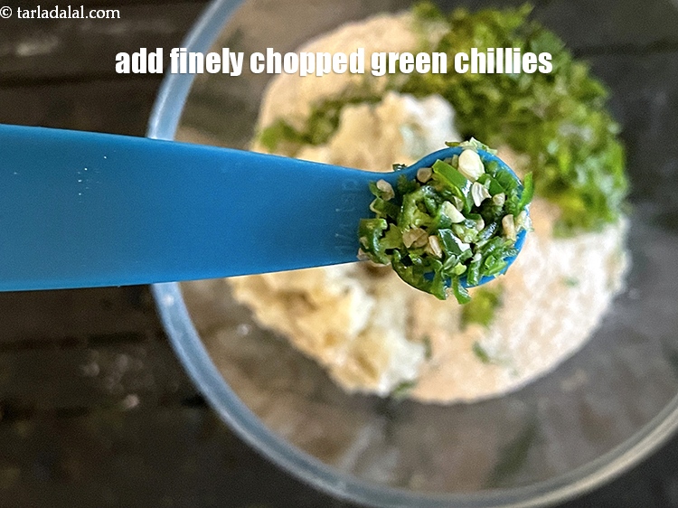 Step 6 – <strong>Add 1/4 tsp finely chopped green chillies.</strong>