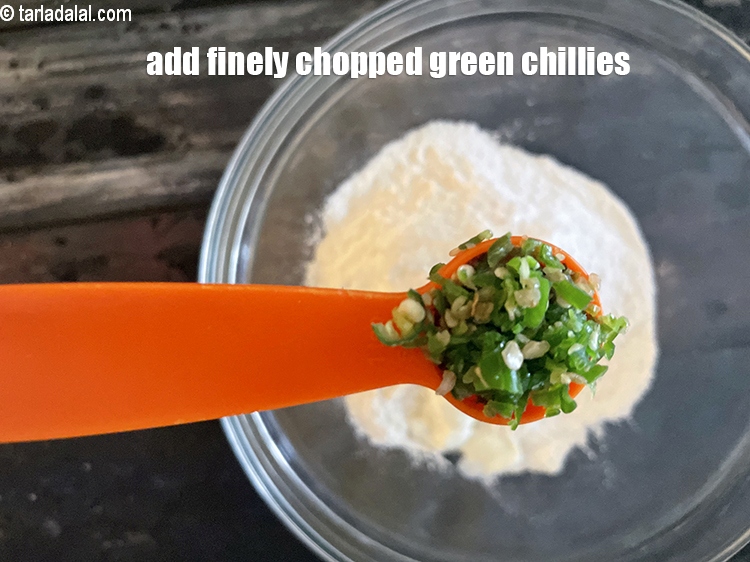 Step 9 – Add&nbsp;<meta charset="UTF-8" />1&nbsp;tsp finely chopped green chillies.
