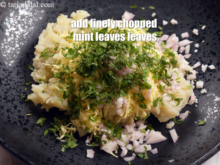 Step 6 – Add 2 tbsp&nbsp;finely&nbsp;<a href="https://www.tarladalal.com/glossary-chopped-mint-788i">chopped mint leaves (phudina)</a>&nbsp;leaves.&nbsp;<br /> &nbsp;