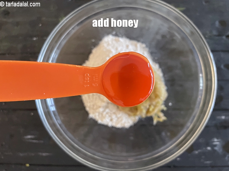 Step 9 – Add <strong>2&nbsp;tsp</strong>&nbsp;<a href="glossary-honey-467i">honey</a>.