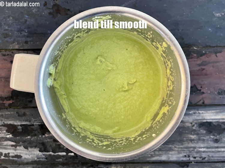 स्टेप 12 – चिकना होने तक मिलाएँ।