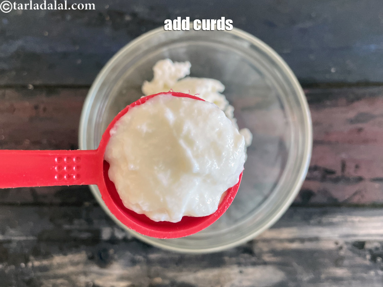 Step 7 – Add&nbsp;<meta charset="UTF-8" />1 tbsp&nbsp;fresh&nbsp;<a href="glossary-curd-dahi-yogurt-yoghurt-383i">curds (dahi)</a>.