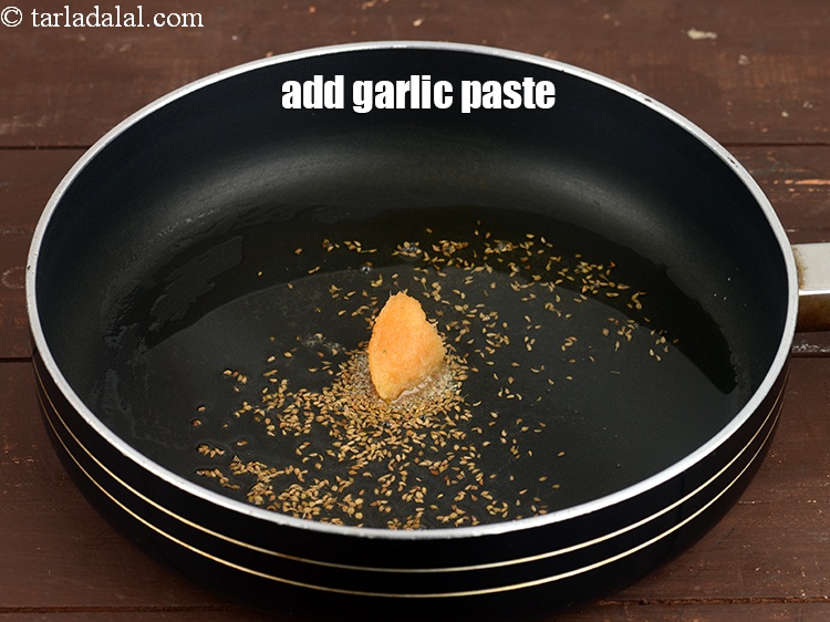 Step 12 – Add 1 tsp&nbsp;<a href="https://www.tarladalal.com/glossary-garlic-paste-lehsun-ki-paste-lahsun-ki-paste-350i">garlic (lehsun) paste</a>.