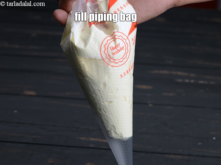 Step 6 – Fill in a piping bag and keep aside.&nbsp;