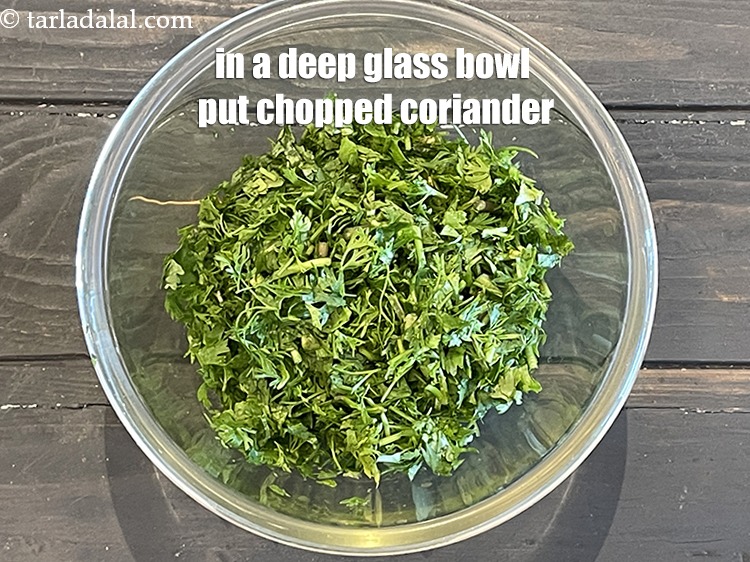 स्टेप 5 – <strong>धनिया हरे लहसुन की चटनी</strong> बनाने के लिए | <strong>धनिये …
