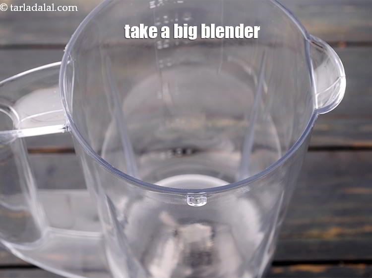 स्टेप 11 – इस तरह एक बड़ा मिक्सर जार लें, ताकि इसे पीसना …