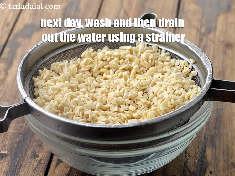 Step 6 – <meta charset="UTF-8" />Next day,&nbsp;<em><u>wash and then drain out the water using a strainer.&nbsp;</u></em>&nbsp;<br /> &nbsp;