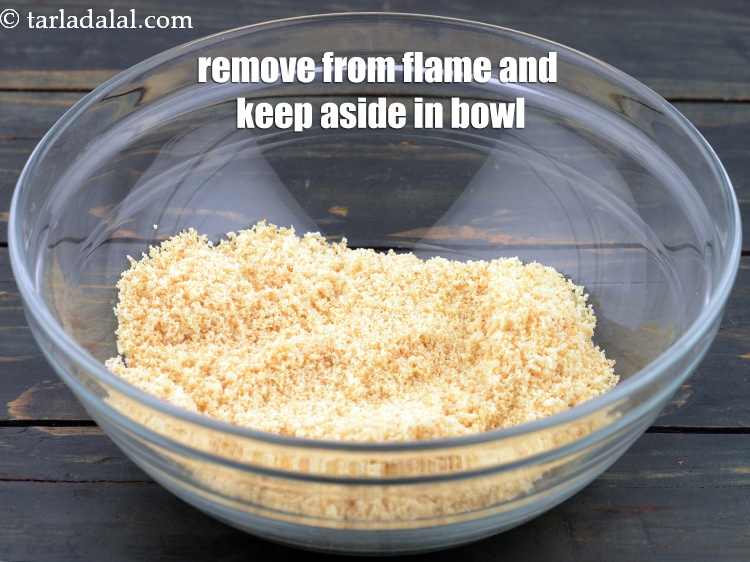 स्टेप 6 – आंच से उतारकर एक बाउल में अलग रख लें।