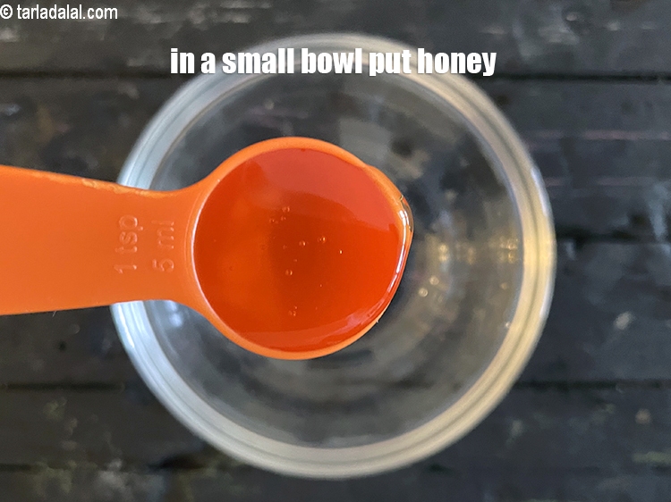 Step 7 – In a small boel put 1&nbsp;tsp&nbsp;<a href="glossary-honey-467i">honey</a>.