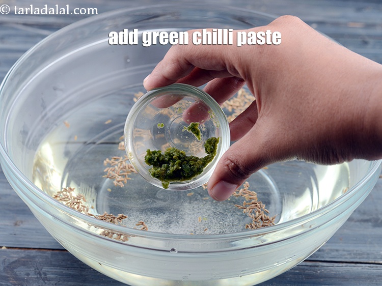 Step 6 – Add 1 tsp green chilli paste.