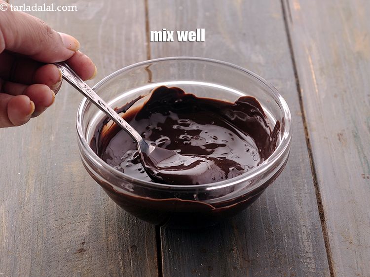 स्टेप 6 – इसे चमचे से तब तक अच्छी तरह मिलाएं जब तक …