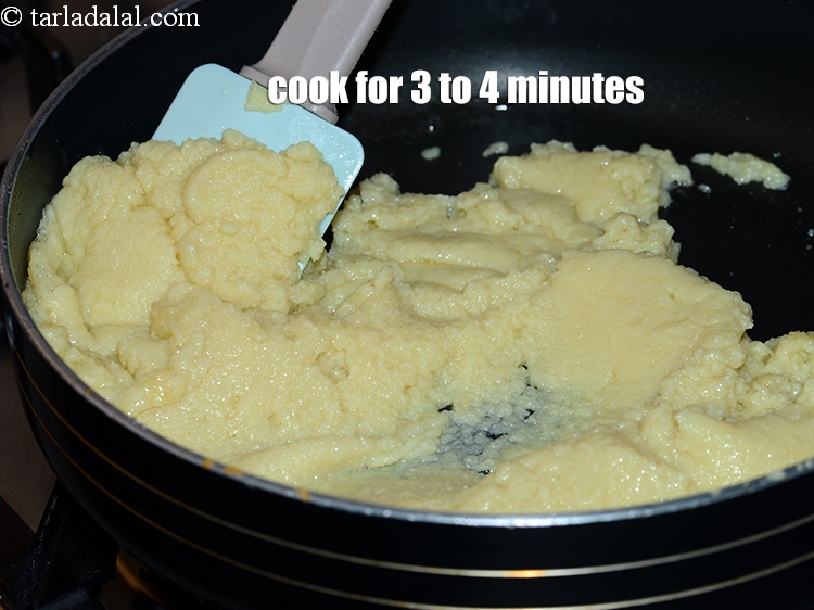 Step 6 – Cook on medium flame for 3 to 4 minutes, while stirring continuously.