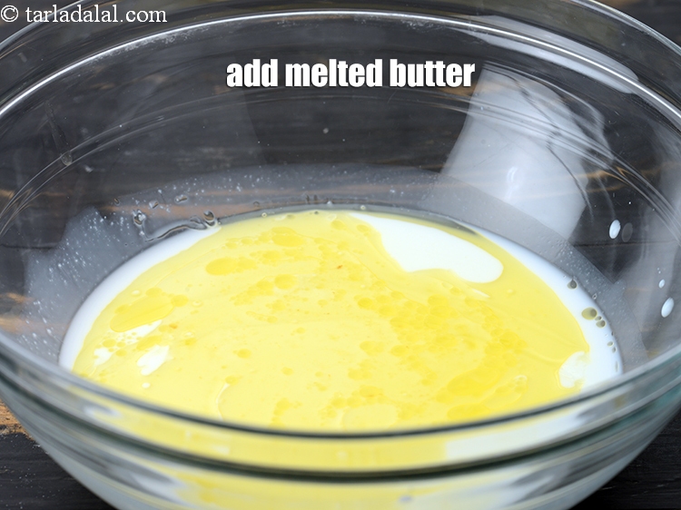 स्टेप 6 – २ टी-स्पून&amp;nbsp;&lt;a href=&quot;&quot;https://www.tarladalal.com/glossary-melted-butter-hindi-1941i&quot;&quot;&gt;पिघला हुआ मक्खन&lt;/a&gt;&amp;nbsp;डालें।&amp;nbsp;&amp;nbsp;