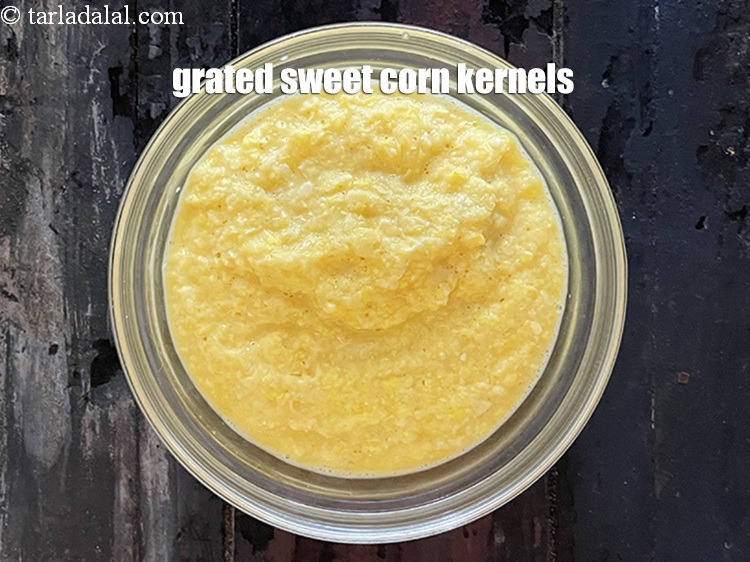 स्टेप 9 – स्वीट कॉर्न के दाने कद्दूकस किये हुए&nbsp;।