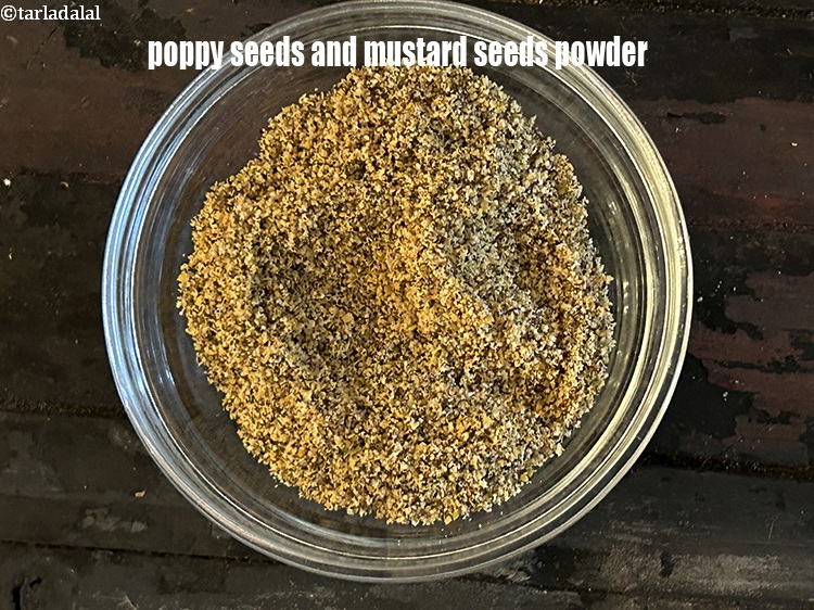 स्टेप 11 – खसखस और सरसों के बीज का पाउडर। एक तरफ रख …