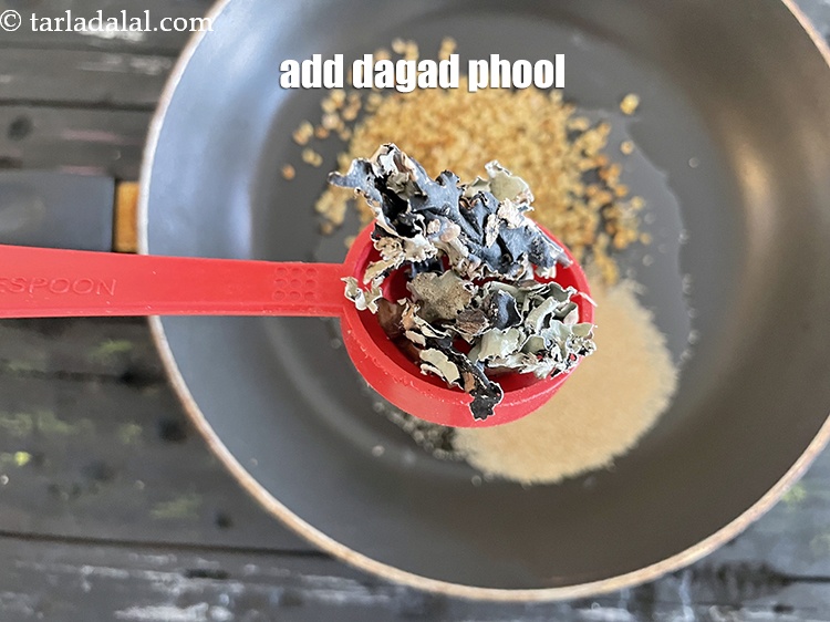 Step 6 – Add&nbsp;<meta charset="UTF-8" />1 tbsp&nbsp;<a href="glossary-dagad-phool-2751i">dagad phool</a>.