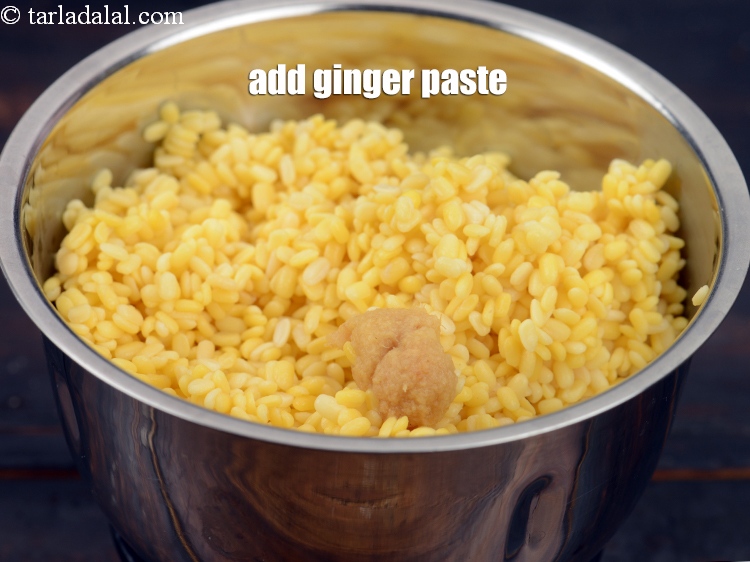 Step 7 – Add &frac14; tsp <a href="https://www.tarladalal.com/glossary-ginger-paste-adrak-ki-paste-457i">ginger (adrak) paste</a>.&nbsp;