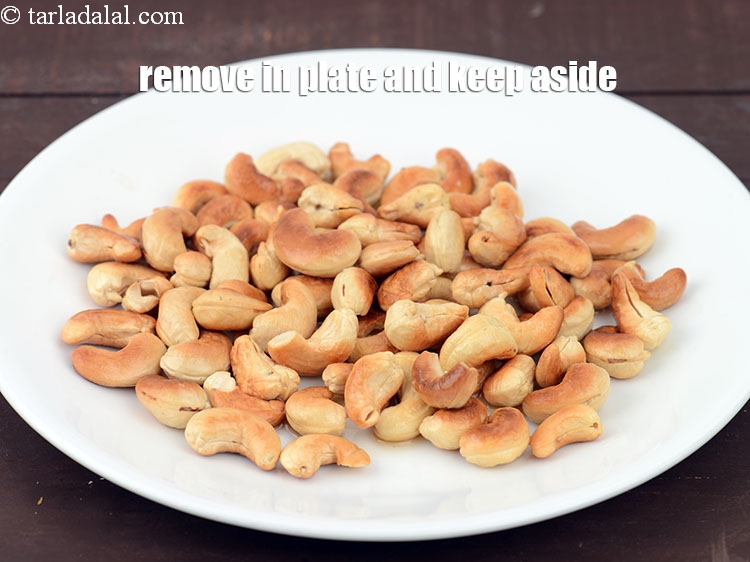 Step 6 – Remove the saut&eacute;ed cashews in a plate and keep aside to cool.
