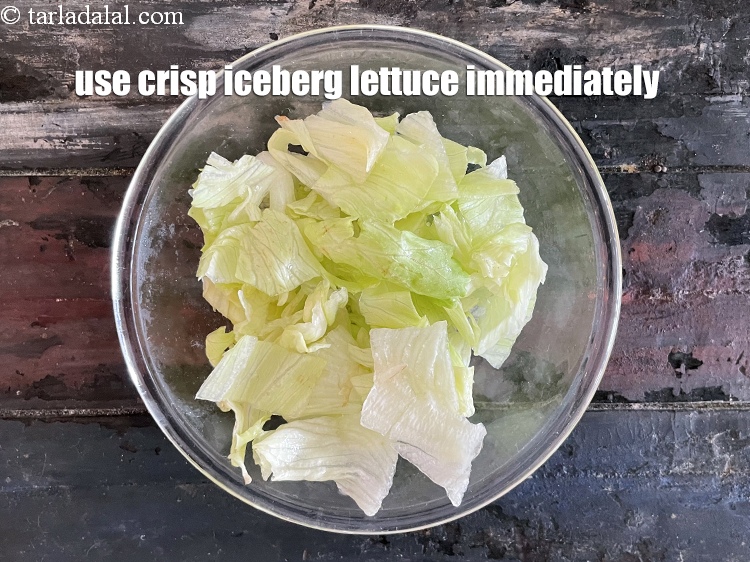 स्टेप 6 – कुरकुरा आइसबर्ग &nbsp;सलाद का तुरंत प्रयोग करें।