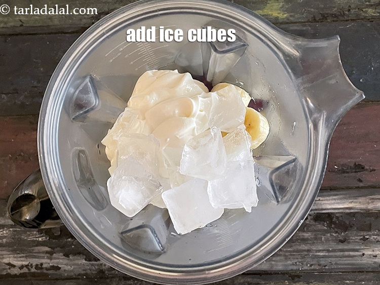 Step 9 – Add 20 to 25 ice cubes. This will really chill your smoothie.
