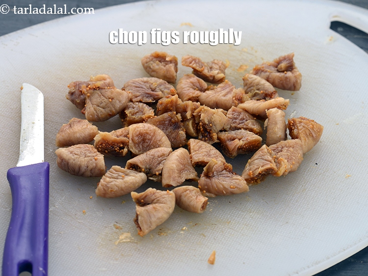 Step 6 – Chop the figs roughly. Keep aside.