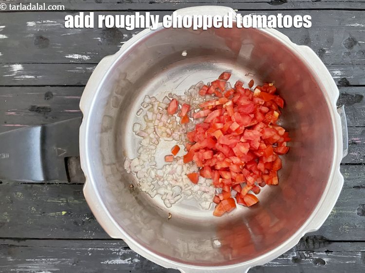 Step 9 – Add&nbsp;<meta charset="UTF-8" />1 1/2 cups&nbsp;roughly&nbsp;<a href="glossary-chopped-tomatoes-779i">chopped tomatoes</a>.