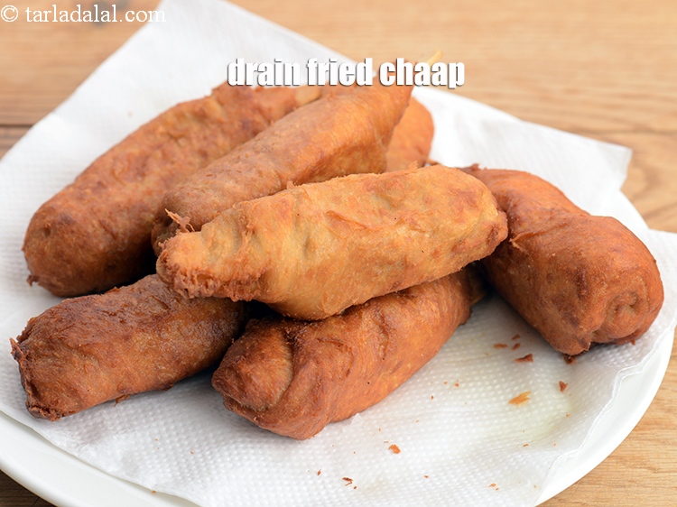 Step 10 – Drain the fried chaap on an absorbent paper.