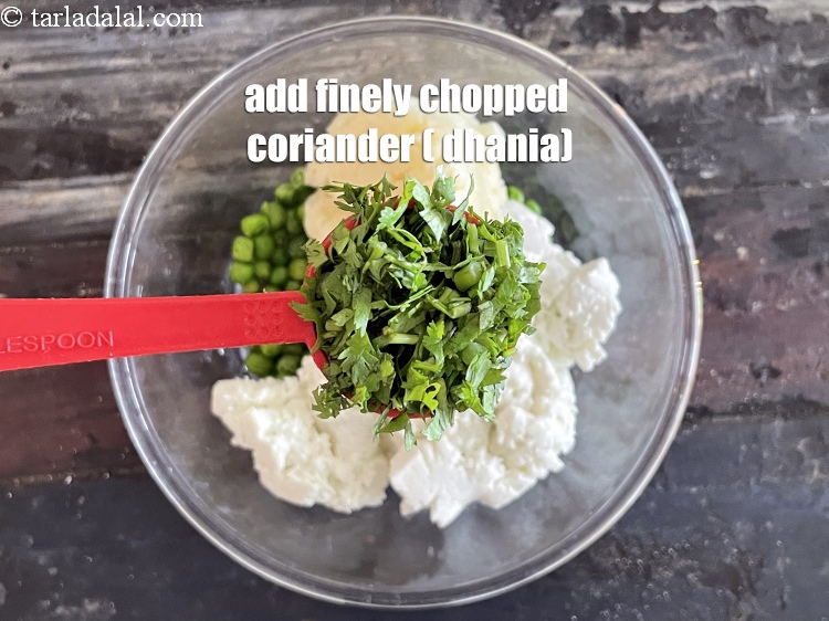 Step 6 – Add 4&nbsp;tbsp&nbsp;finely&nbsp;<a href="glossary-chopped-coriander-783i">chopped coriander (dhania)</a>.