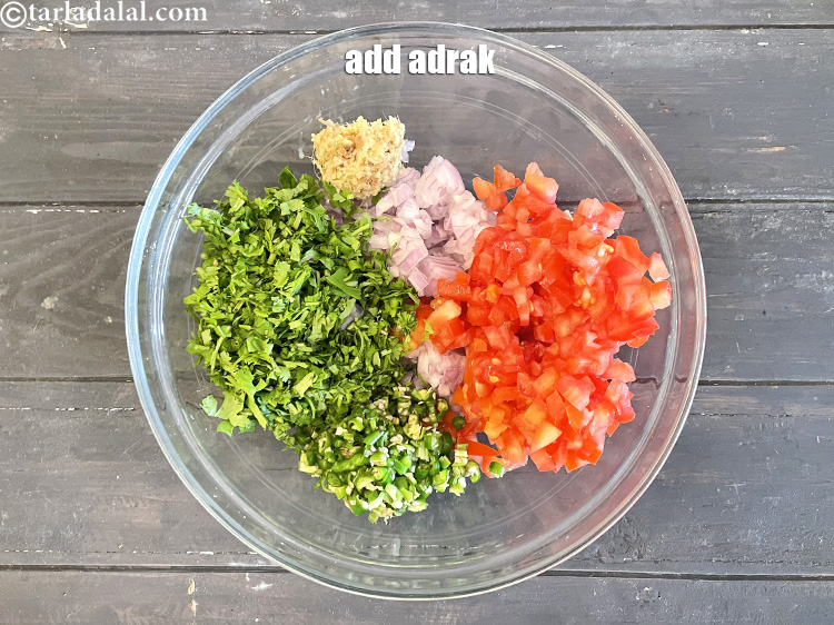 स्टेप 30 – ३ टी-स्पून कद्दूकस किया हुआ <a href=""https://www.tarladalal.com/glossary-grated-ginger-hindi-943i"">अदरक</a> डालें।