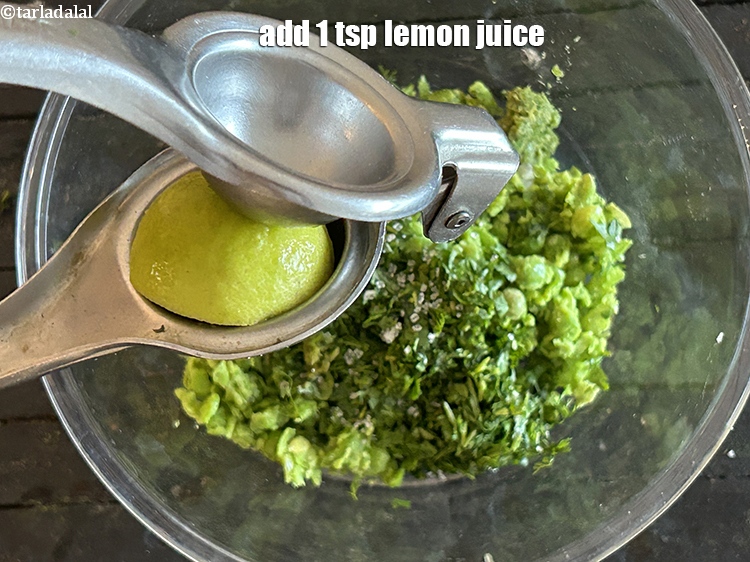 Step 7 – Add&nbsp;<meta charset="UTF-8" />1 tsp&nbsp;<a href="glossary-lemon-juice-numbi-ka-ras-nimbu-ka-juice-471i">lemon juice</a>.